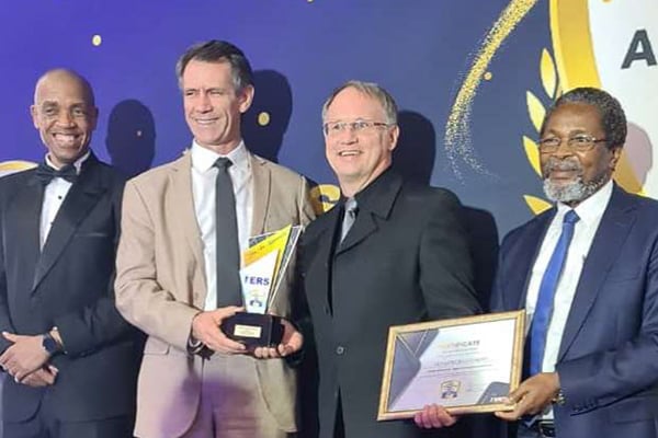 Greg Clarke receiving the award from ERS Commissioner General Brightwell Nkambule, Finance Minister Neal Rijkenberg, and Chairman of ERS board David Dlamini
